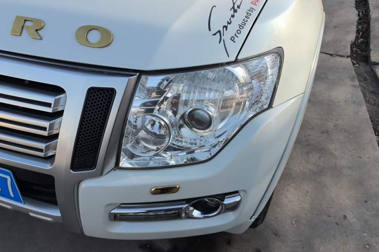 Used Mitsubishi Pajero 2019 3.0L Automatic Prestige Edition Left Front Headlight