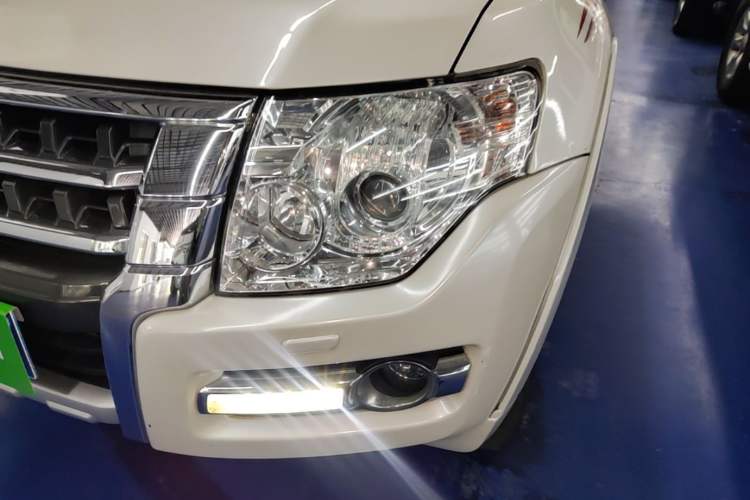 Used Mitsubishi Pajero 2019 3.0L Automatic Luxury Edition Left Front Headlight