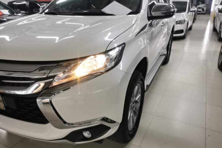 Used Mitsubishi Pajero 2019 3.0L Automatic Standard Edition Left Front Headlight