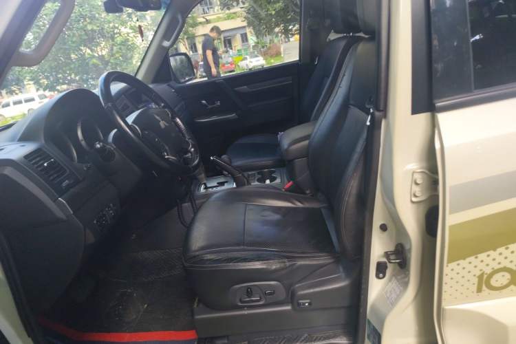 Used Mitsubishi Pajero  Left Front Seat