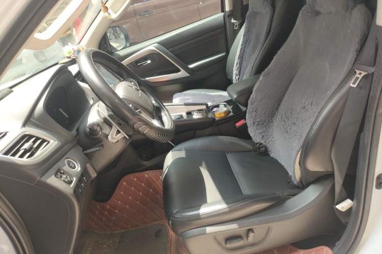 Used Mitsubishi Pajero  Left Front Seat