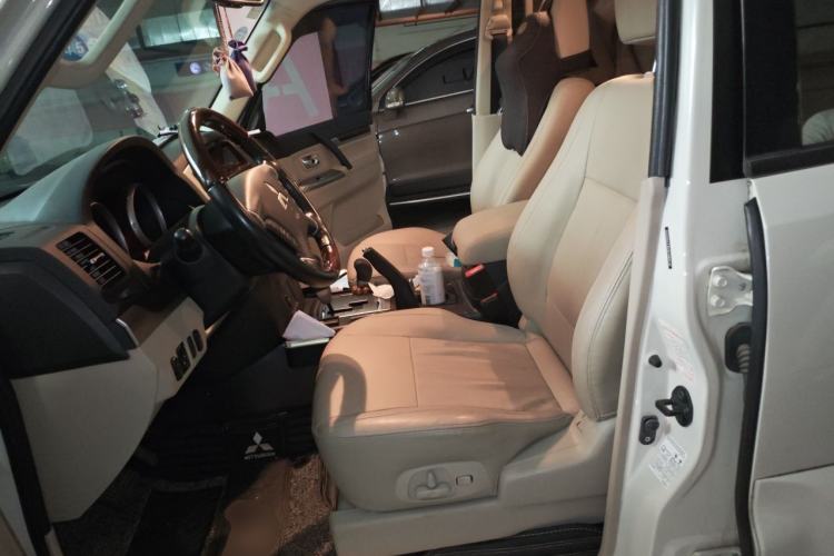 Used Mitsubishi Pajero 2019 V97 3.8L 5-Door GLS Sunroof Dual Differential – Middle East Left Front Seat