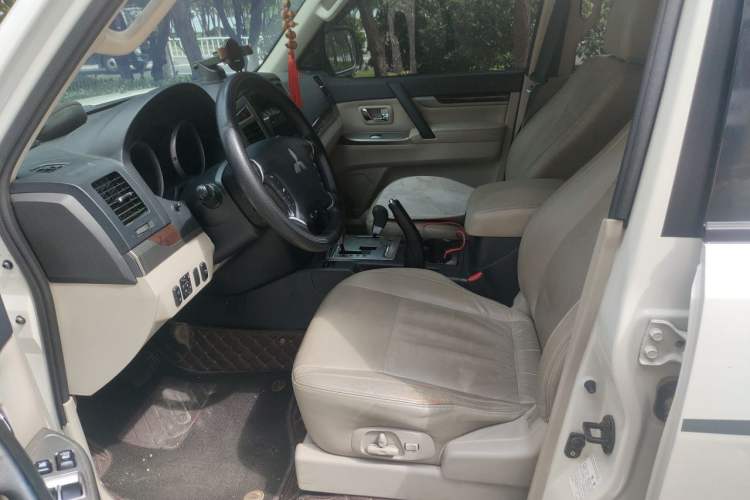 Used Mitsubishi Pajero 2019 3.0L Automatic Prestige Edition Left Front Seat