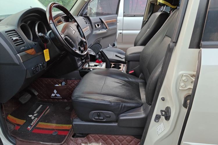 Used Mitsubishi Pajero 2019 3.0L Automatic Prestige Edition Left Front Seat