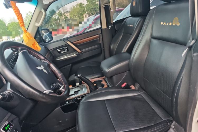 Used Mitsubishi Pajero  Left Front Seat