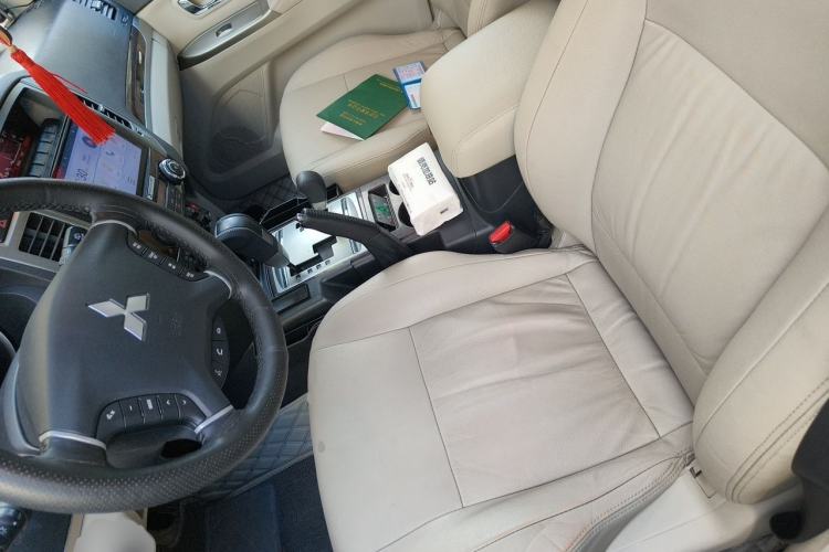 Used Mitsubishi Pajero 2019 V97 3.8L 5-Door GLS Sunroof Dual Differential – Middle East Left Front Seat