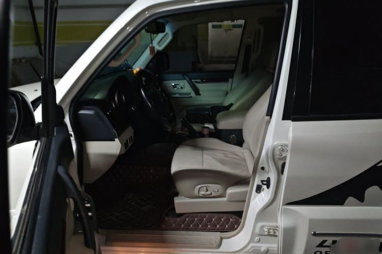 Used Mitsubishi Pajero 2019 V97 3.8L 5-Door GLS Sunroof Dual Differential – Middle East Left Front Seat