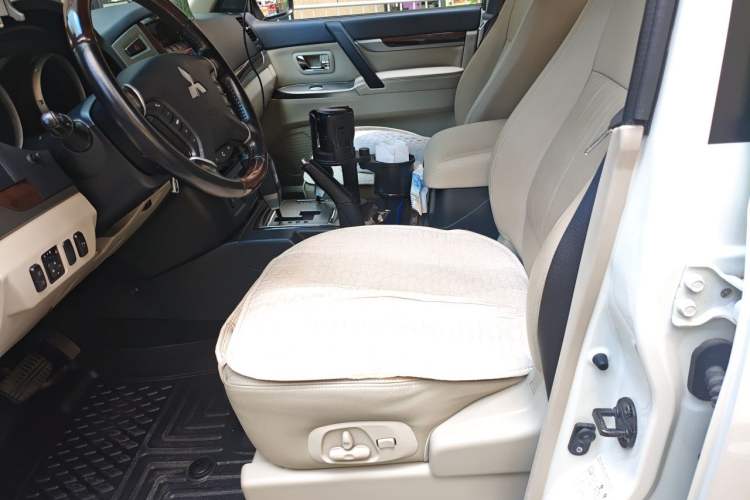 Used Mitsubishi Pajero 2019 V97 3.8L 5-Door GLS Middle East Edition Left Front Seat