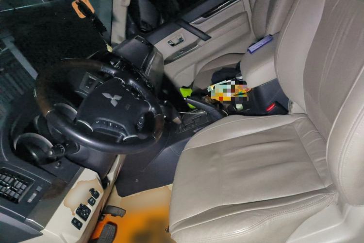 Used Mitsubishi Pajero  Left Front Seat