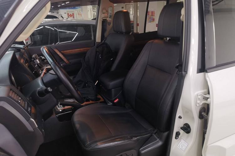 Used Mitsubishi Pajero 2019 3.0L Automatic Luxury Edition Left Front Seat