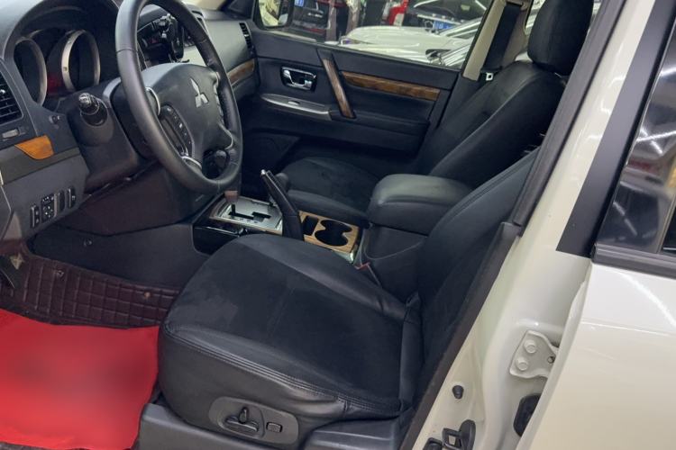 Used Mitsubishi Pajero 2019 3.0L Automatic Standard Edition Left Front Seat