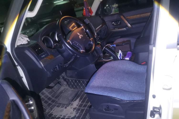 Used Mitsubishi Pajero 2019 3.0L Automatic Standard Edition Left Front Seat