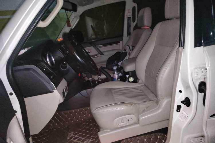 Used Mitsubishi Pajero 2019 V97 3.8L 5-Door GLS Middle East Edition Left Front Seat