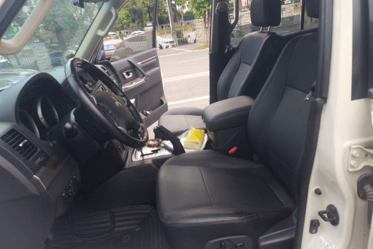 Used Mitsubishi Pajero 2019 V97 3.8L 5-Door GLS Sunroof Dual Differential – Middle East Left Front Seat