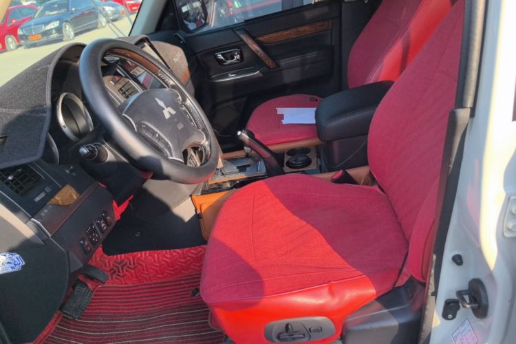 Used Mitsubishi Pajero 2019 3.0L Automatic Prestige Edition Left Front Seat