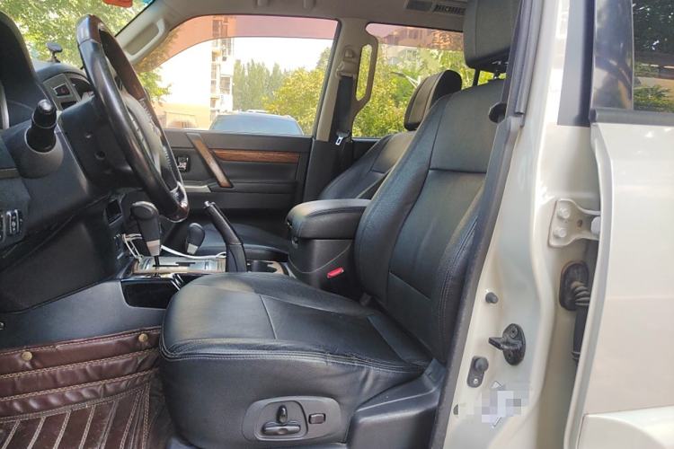 Used Mitsubishi Pajero 2019 3.0L Automatic Luxury Edition Left Front Seat