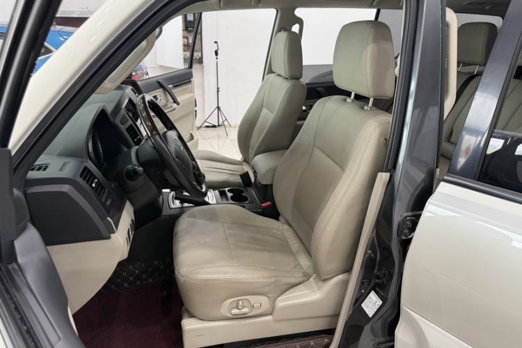 Used Mitsubishi Pajero 2019 V97 3.8L 5-Door GLS Sunroof Dual Differential – Middle East Left Front Seat