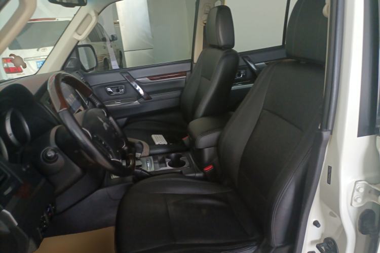 Used Mitsubishi Pajero 2019 V97 3.8L 5-Door GLS Middle East Edition Left Front Seat