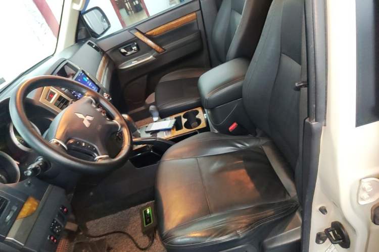 Used Mitsubishi Pajero 2019 3.0L Automatic Luxury Edition Left Front Seat