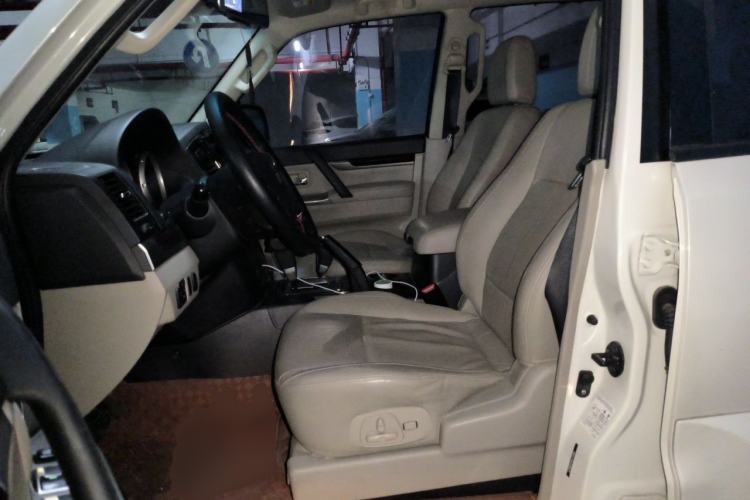 Used Mitsubishi Pajero  Left Front Seat