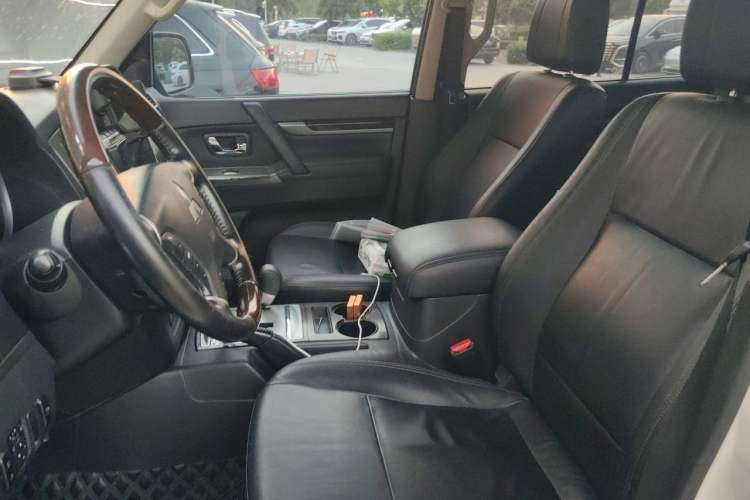 Used Mitsubishi Pajero 2019 V97 3.8L 5-Door GLS Sunroof Dual Differential – Middle East Left Front Seat