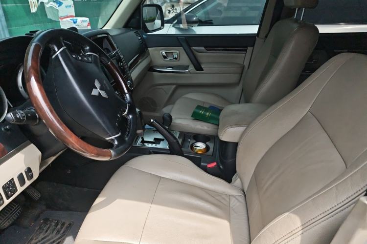 Used Mitsubishi Pajero  Left Front Seat