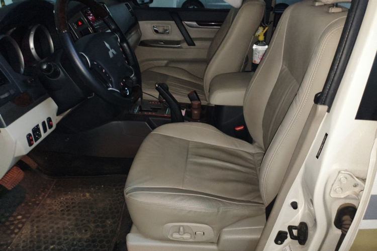 Used Mitsubishi Pajero 2019 V97 3.8L 5-Door GLS Sunroof Dual Differential – Middle East Left Front Seat