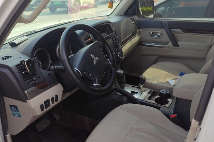 Used Mitsubishi Pajero 2019 V97 3.8L 5-Door GLS Sunroof Dual Differential – Middle East Left Front Seat