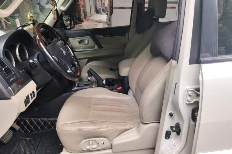 Used Mitsubishi Pajero 2019 V97 3.8L 5-Door GLS Middle East Edition Left Front Seat