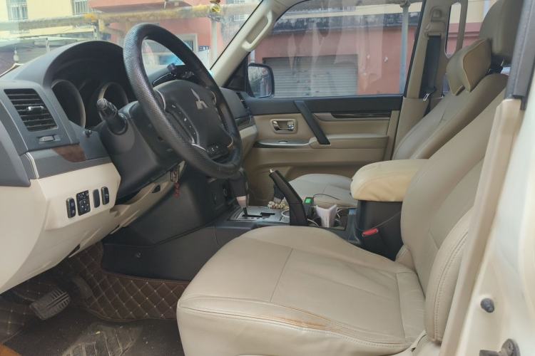 Used Mitsubishi Pajero  Left Front Seat