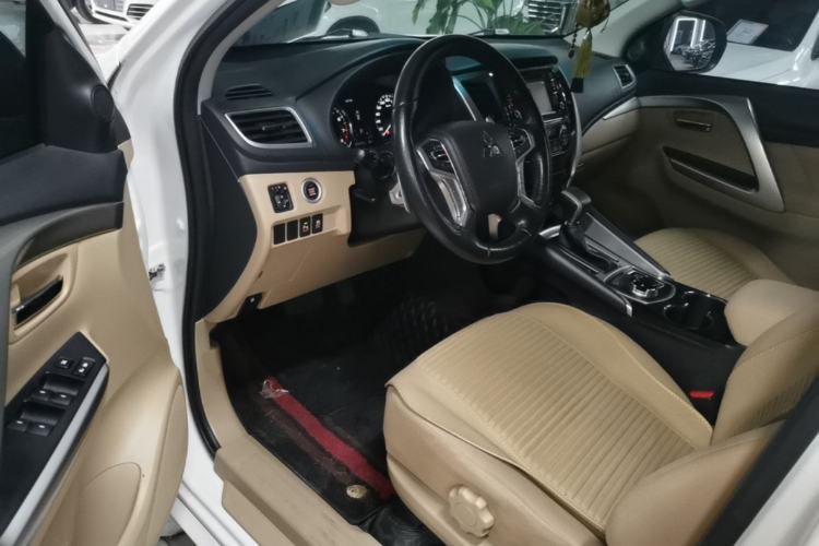 Used Mitsubishi Pajero 2019 3.0L Automatic Standard Edition Left Front Seat