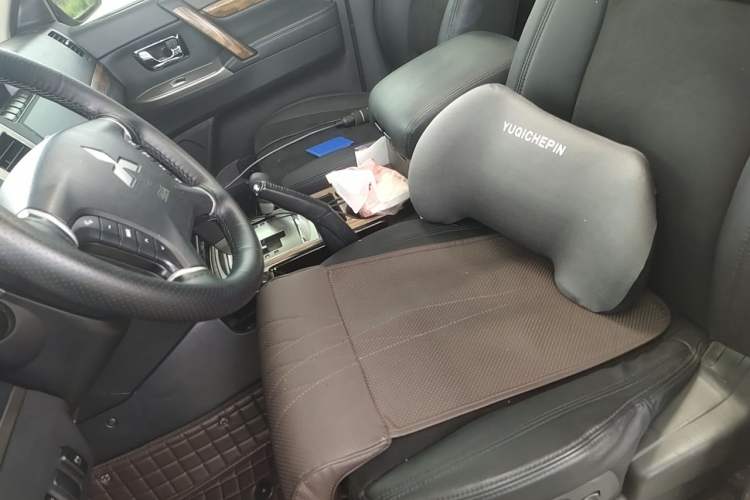 Used Mitsubishi Pajero 2019 3.0L Automatic Standard Edition Left Front Seat