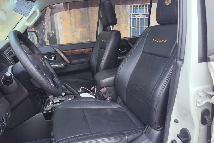 Used Mitsubishi Pajero 2019 3.0L Automatic Standard Edition Left Front Seat