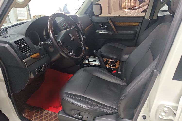 Used Mitsubishi Pajero 2019 3.0L Automatic Prestige Edition Left Front Seat