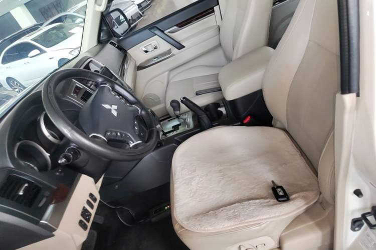Used Mitsubishi Pajero 2019 V97 3.8L 5-Door GLS Middle East Edition Left Front Seat