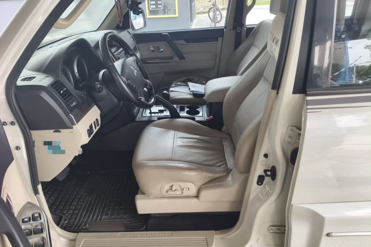 Used Mitsubishi Pajero  Left Front Seat