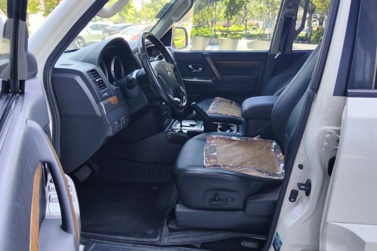 Used Mitsubishi Pajero 2019 3.0L Automatic Luxury Edition Left Front Seat