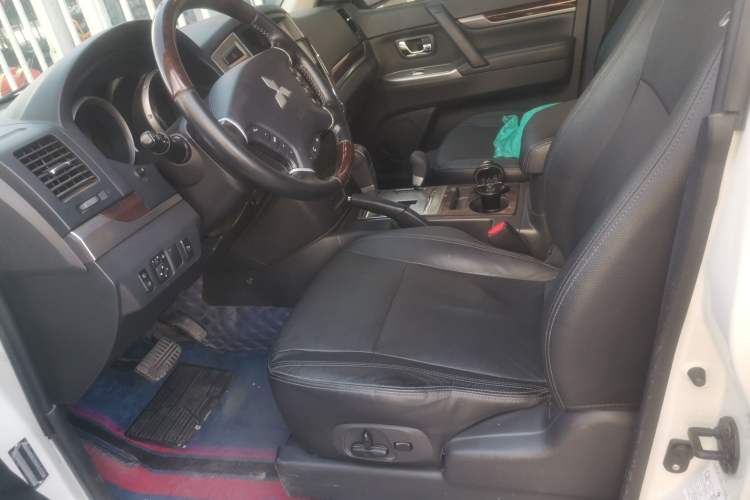 Used Mitsubishi Pajero  Left Front Seat