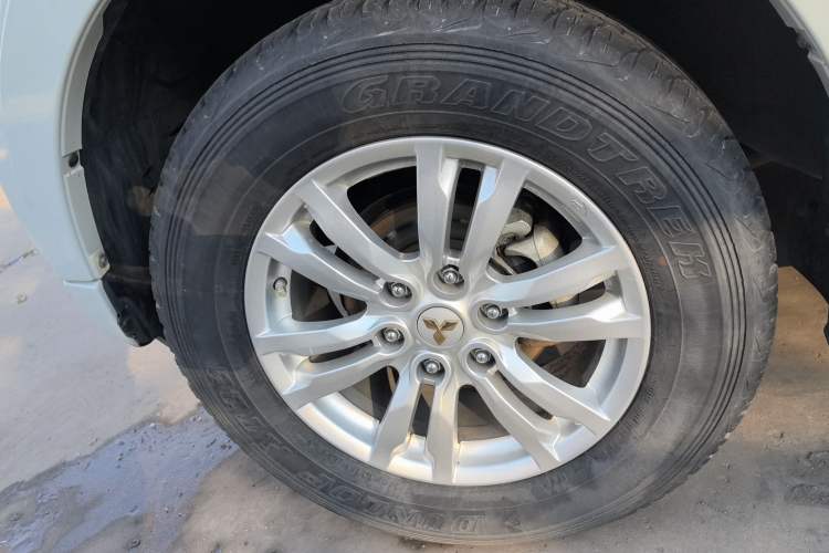 Used Mitsubishi Pajero 2019 3.0L Automatic Prestige Edition Left Front Wheel Hub