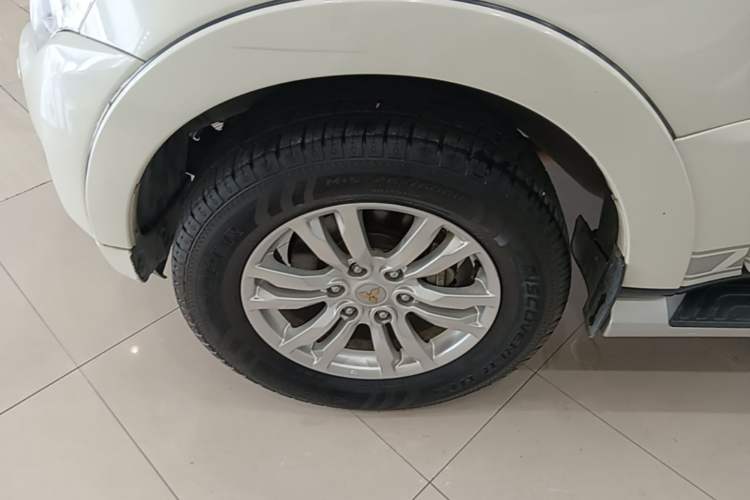 Used Mitsubishi Pajero 2019 V97 3.8L 5-Door GLS Sunroof Dual Differential – Middle East Left Front Wheel Hub