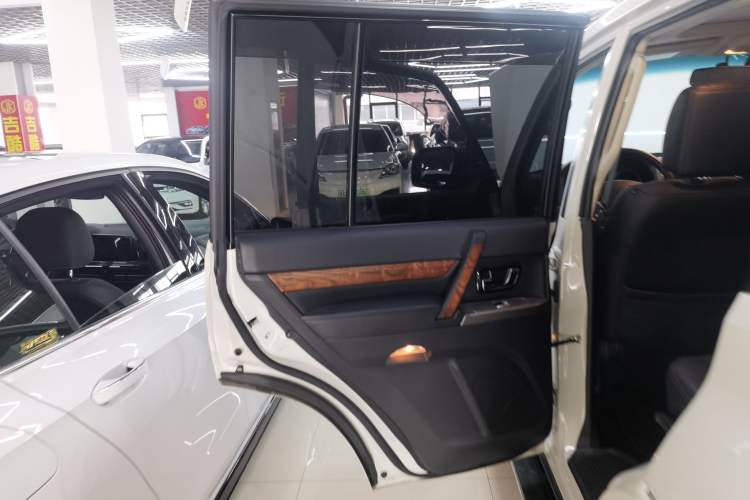 Used Mitsubishi Pajero 2019 3.0L Automatic Luxury Edition Left Rear Door Interior