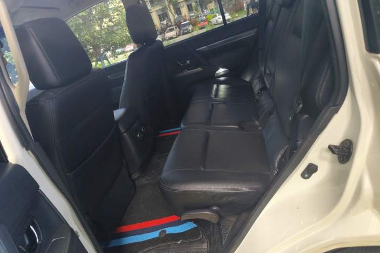 Used Mitsubishi Pajero  Left Rear Seat