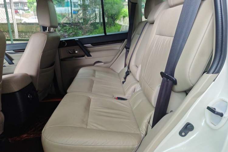 Used Mitsubishi Pajero  Left Rear Seat