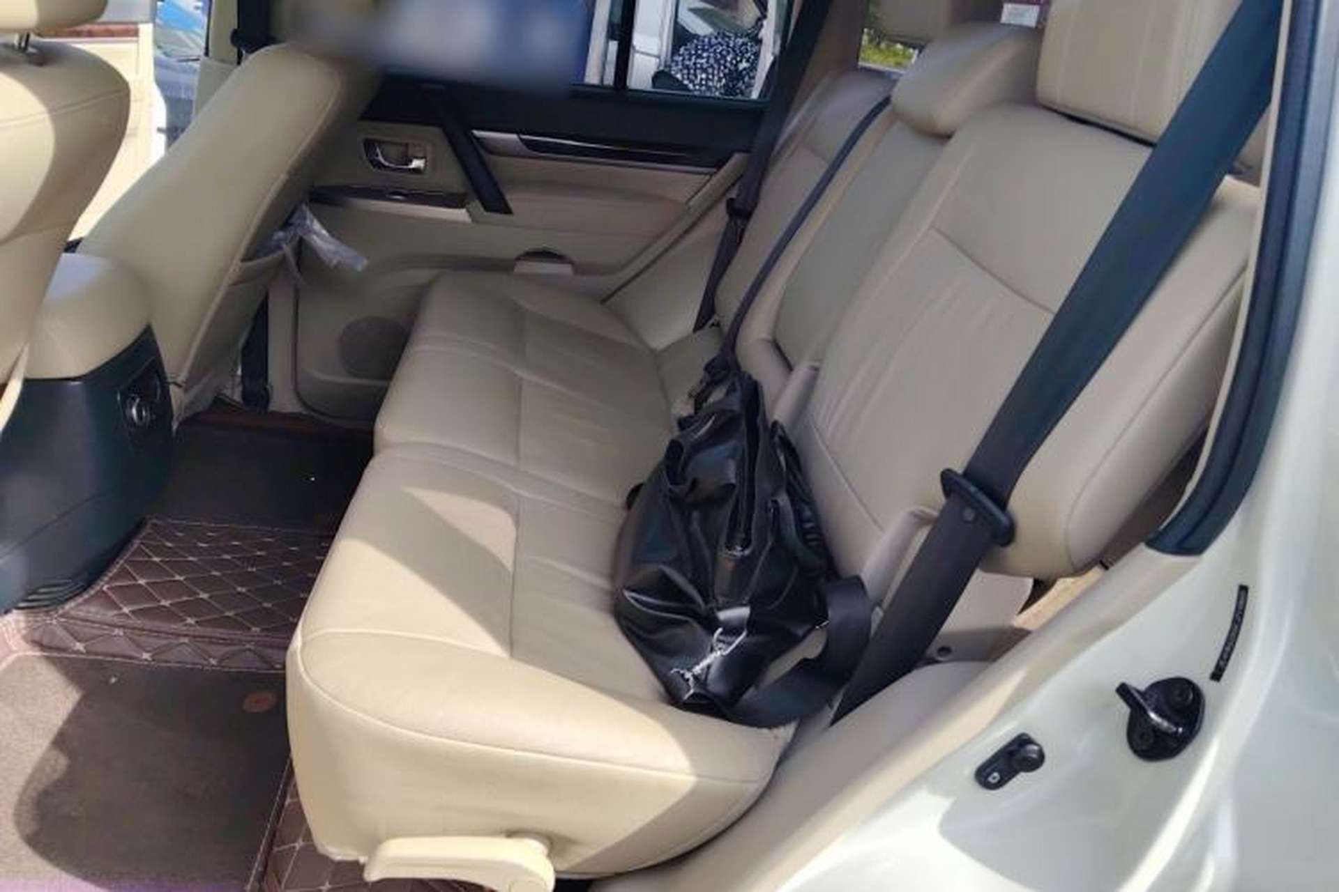 Used Mitsubishi Pajero 2019 V97 3.8L 5-Door GLS Middle East Edition Left Rear Seat