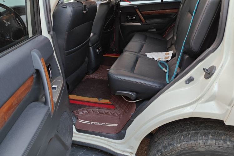 Used Mitsubishi Pajero 2019 3.0L Automatic Prestige Edition Left Rear Seat