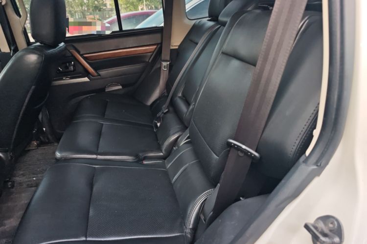 Used Mitsubishi Pajero  Left Rear Seat