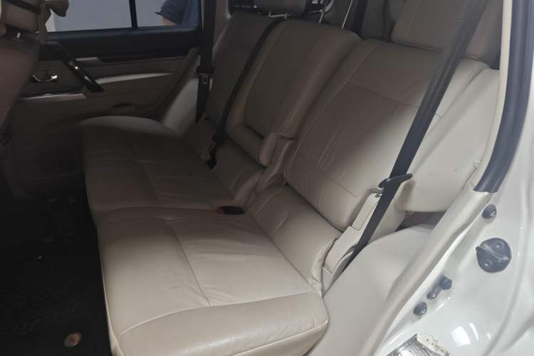 Used Mitsubishi Pajero  Left Rear Seat