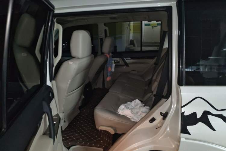 Used Mitsubishi Pajero 2019 V97 3.8L 5-Door GLS Sunroof Dual Differential – Middle East Left Rear Seat