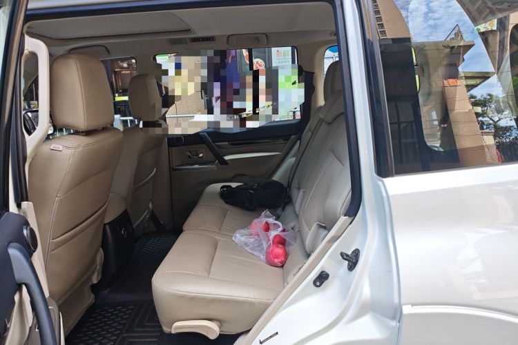 Used Mitsubishi Pajero 2019 V97 3.8L 5-Door GLS Middle East Edition Left Rear Seat
