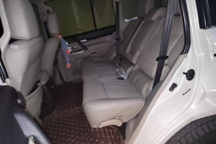 Used Mitsubishi Pajero 2019 V97 3.8L 5-Door GLS Middle East Edition Left Rear Seat